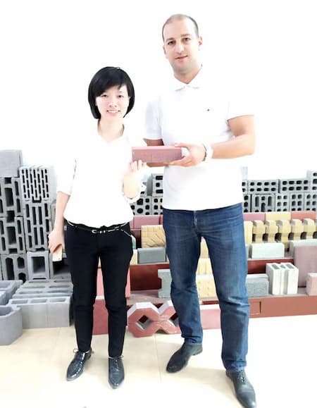 เครื่องจักร QT5-15 ช่วยเพิ่มผลผลิตบล็อก Hourdi ในประเทศแอลจีเรีย